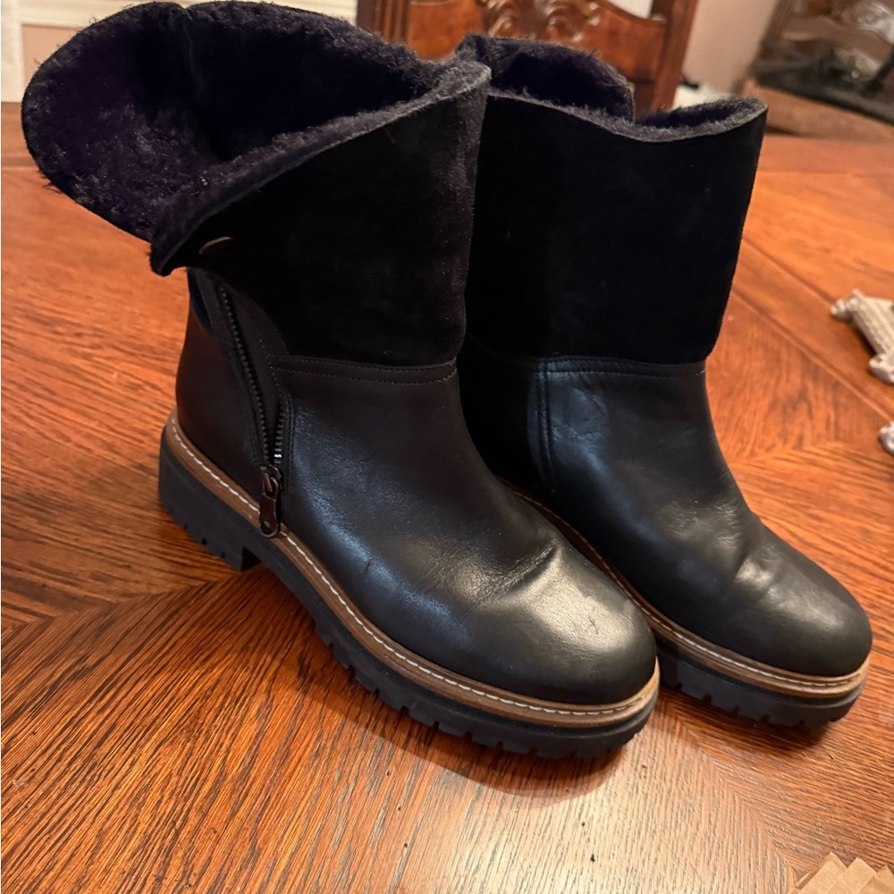 Black boots with fur